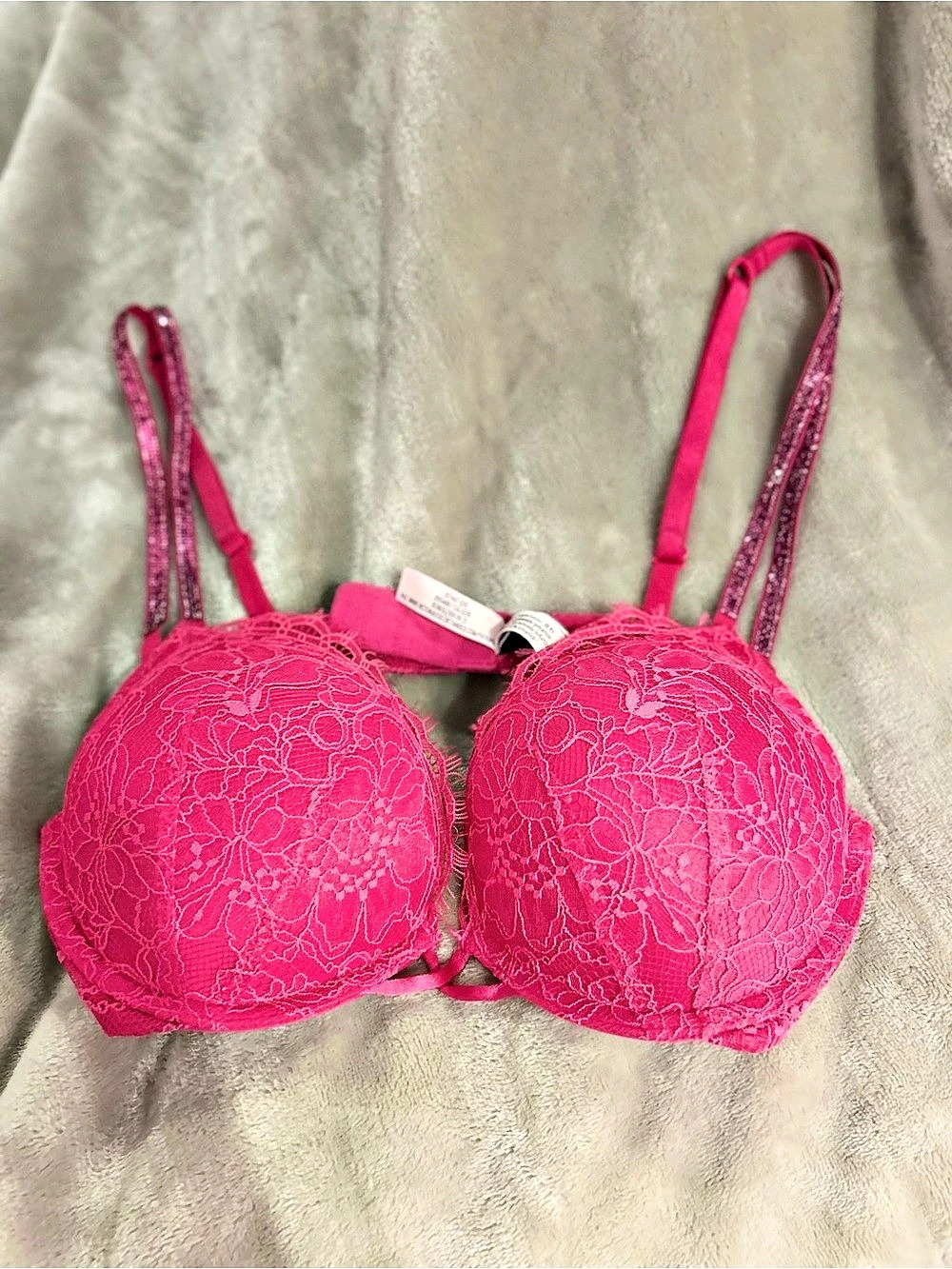Victoria's Secret Bombshell Plunge Bra Floral Lace Bra in Pink